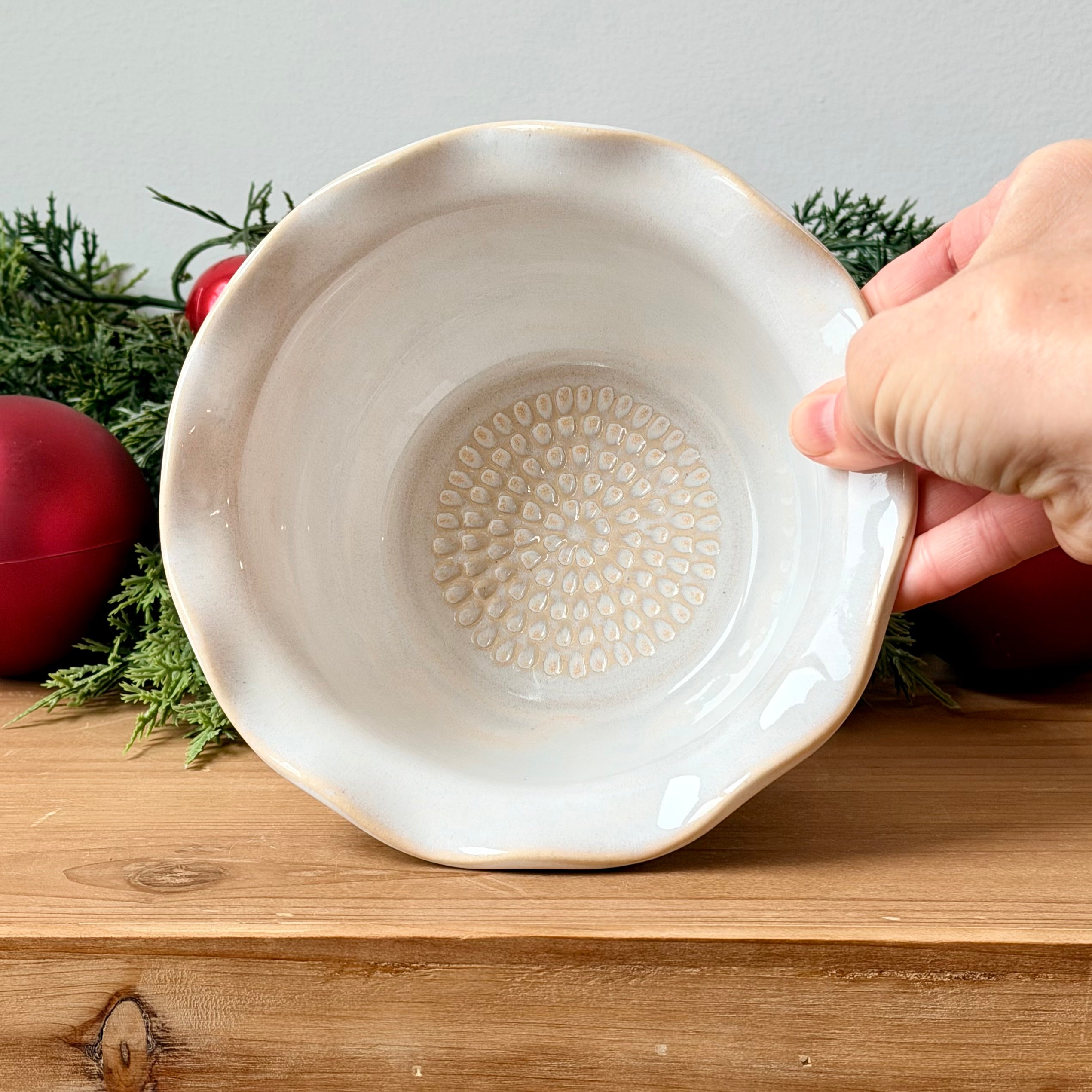 Garlic Grater Ruffled Dip Bowl - Linen