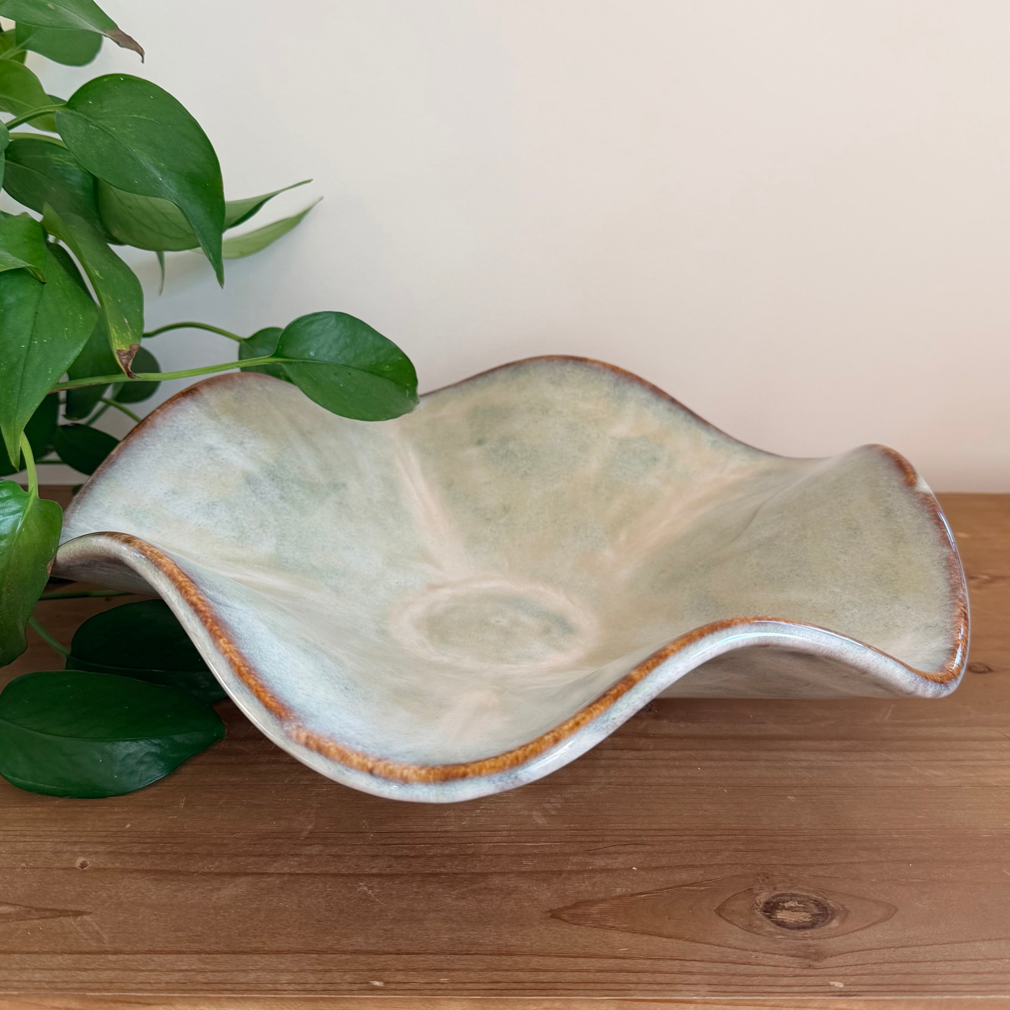 Wavy Bowl, Large - Natural