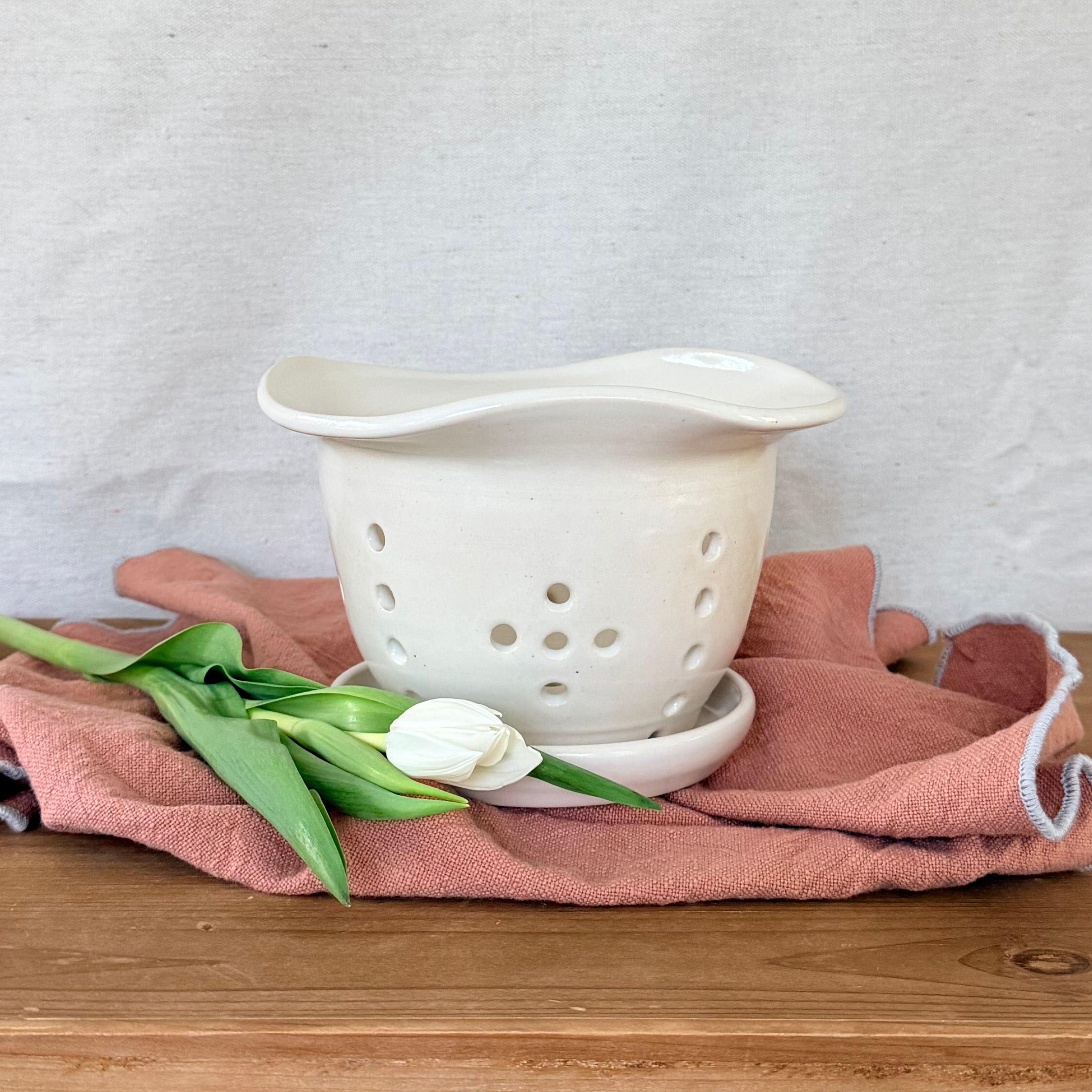 Berry Bowl with Drip Dish - Cream
