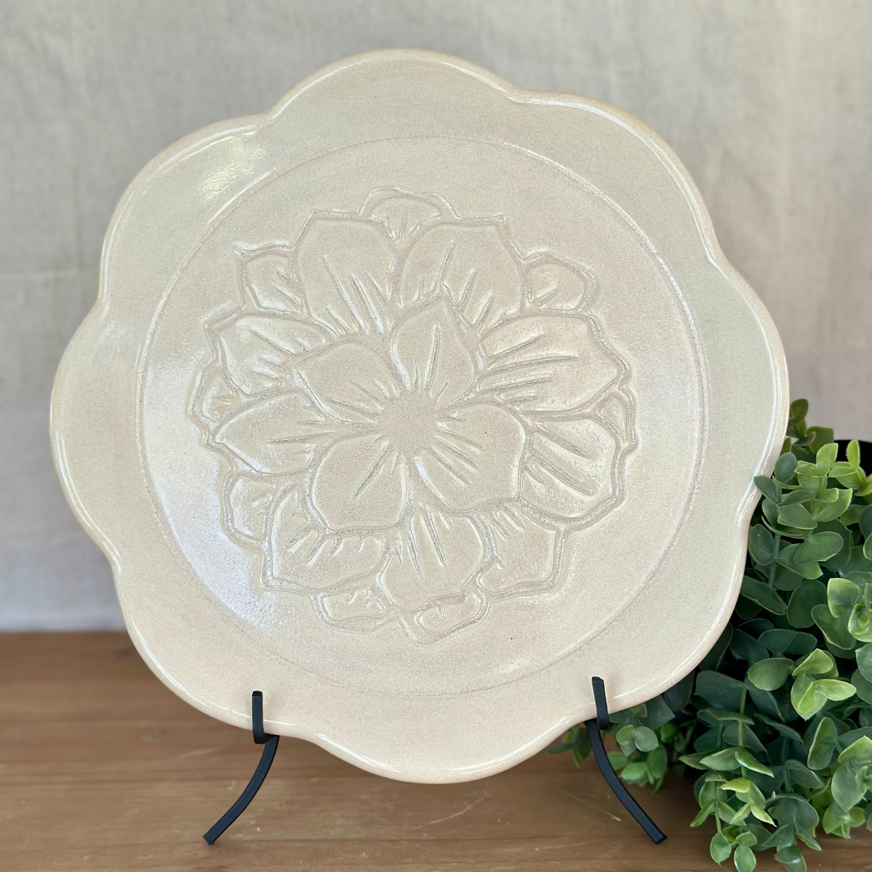 Scallop Plate 10” : Linen