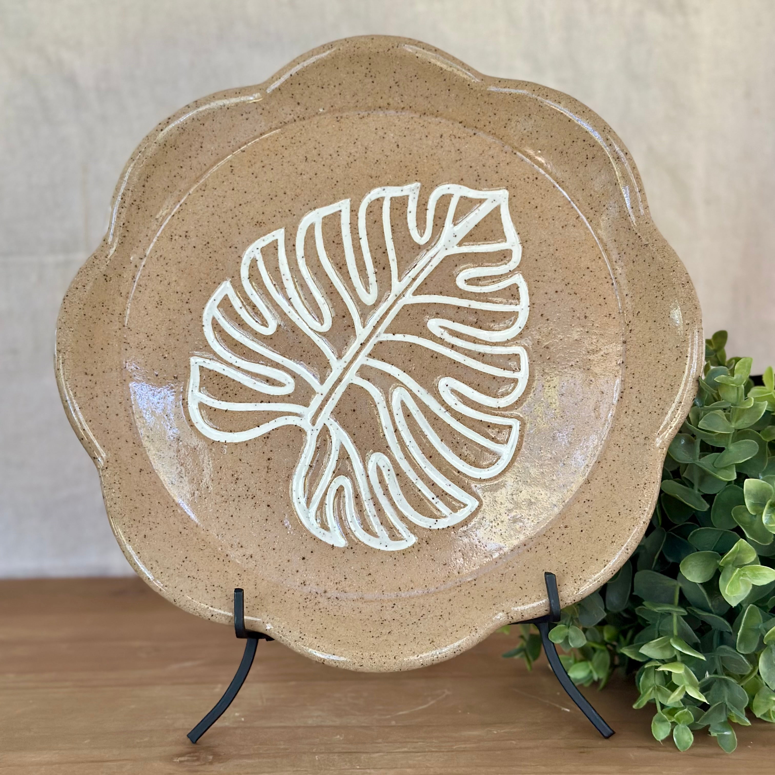 Scallop Plate 10” : Monstera