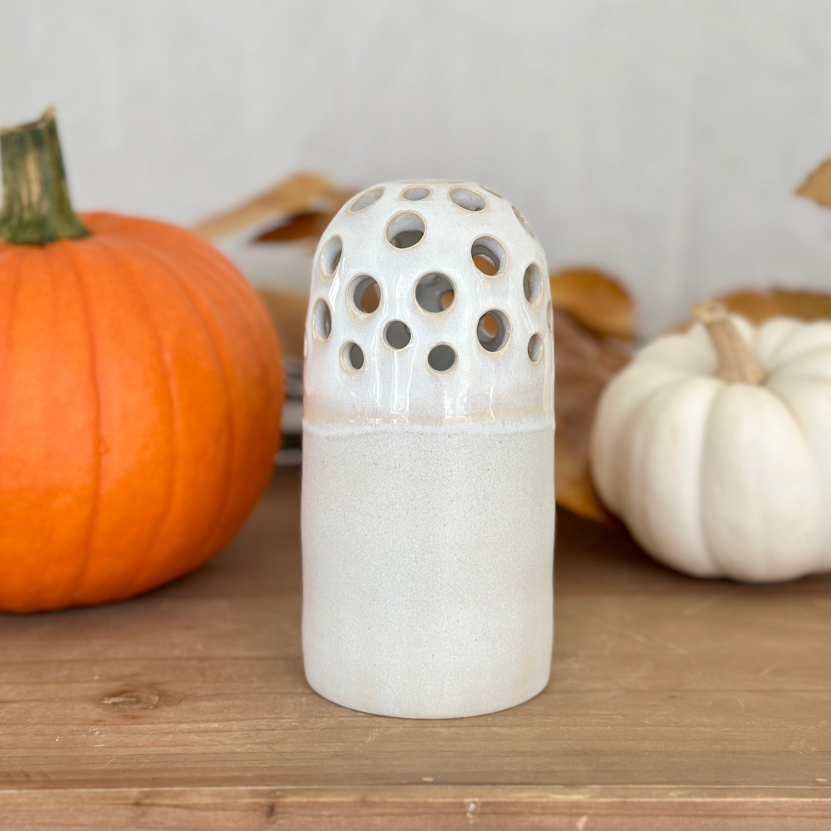 Frog Vase - Linen