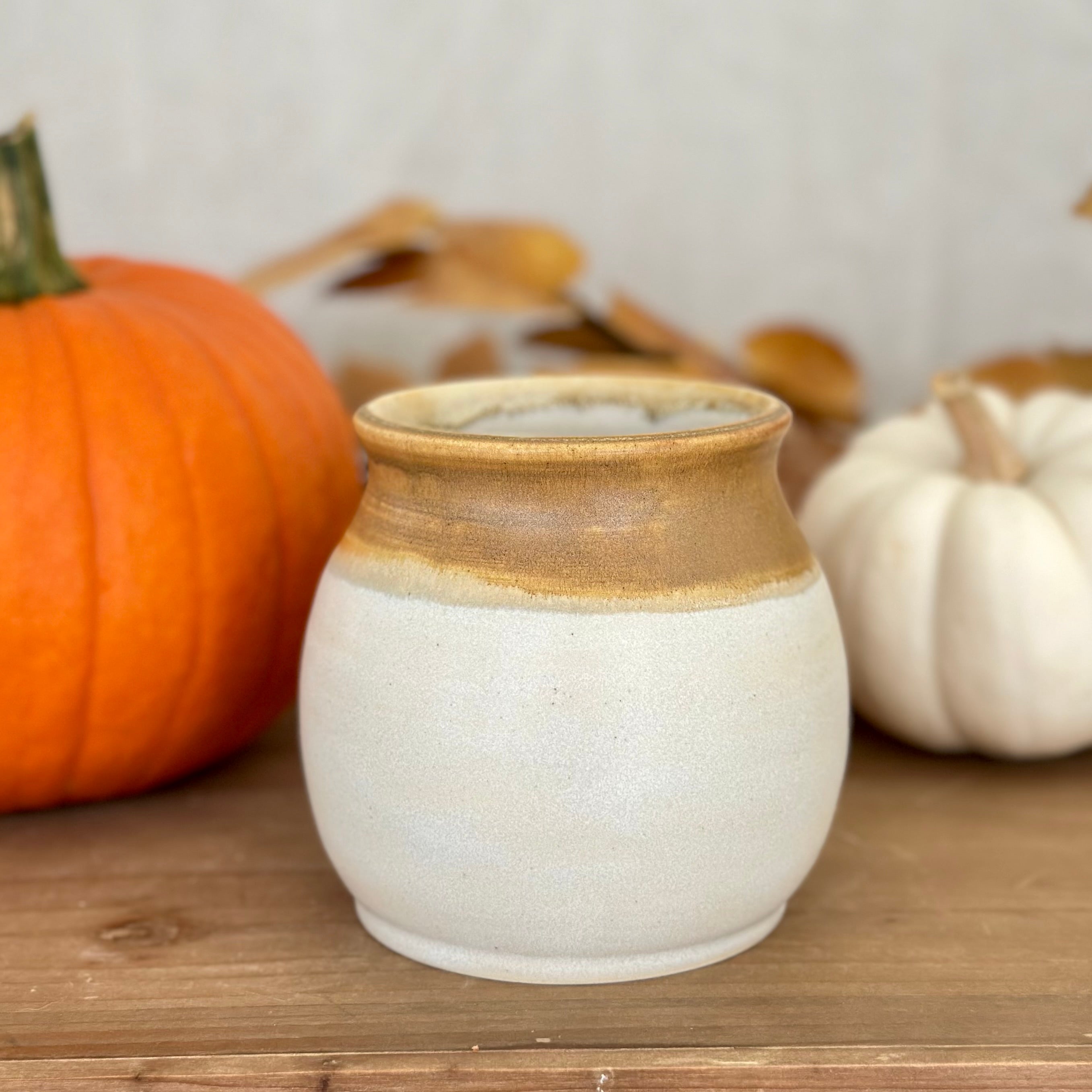 Vase (Round): Caramel and Cream