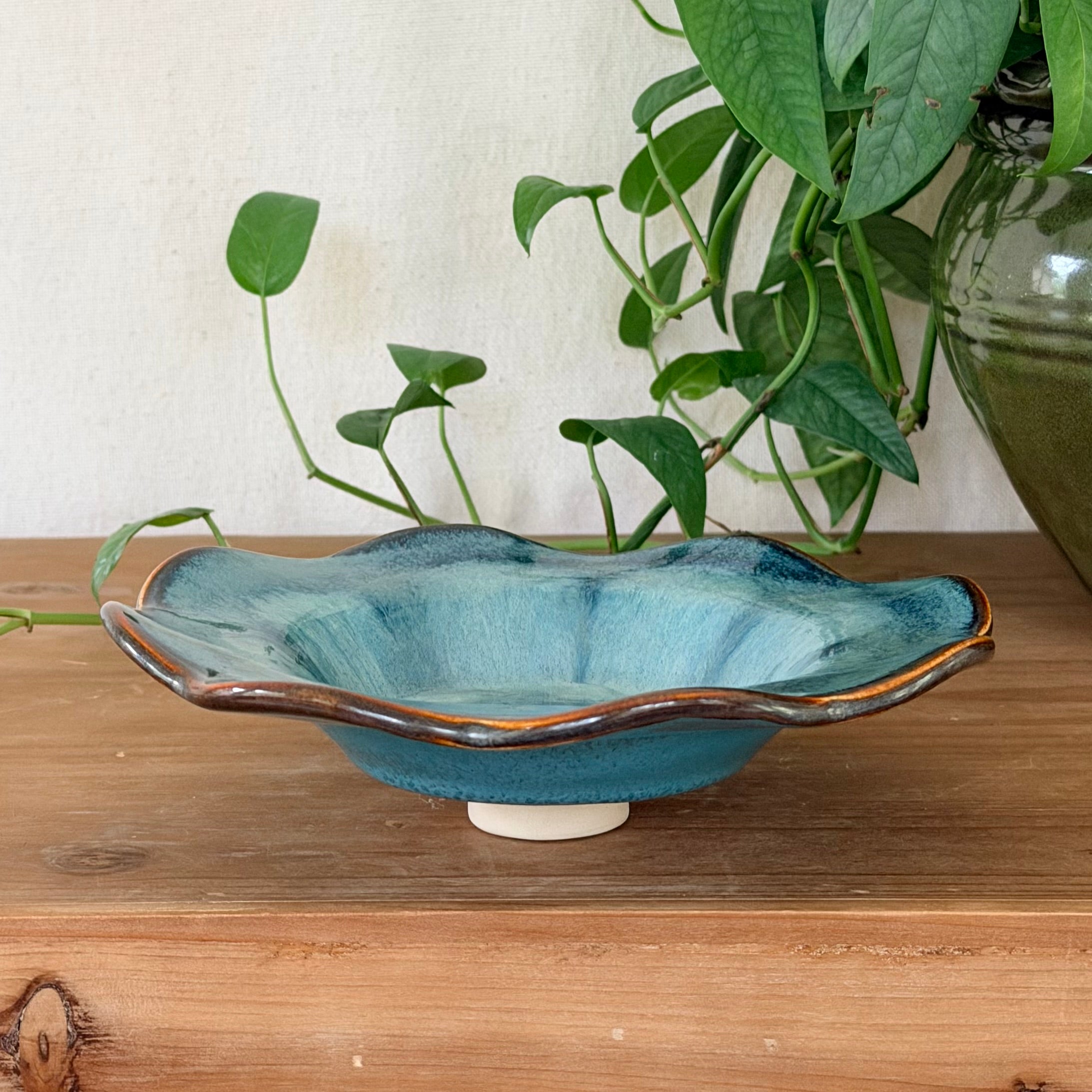 Bee Bowl with Stake- Blue Hydrangea